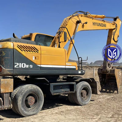 Подержанный экскаватор Hyundai Model 210W-9 оригинальный и в хорошем состоянии на продажу