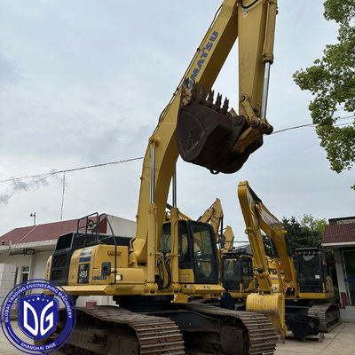 Мощный большой экскаватор Komatsu для тяжелых строительных проектов