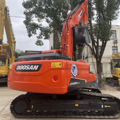 Двигательный экскаватор Doosan DX225 Отличная производительность и надежность для ваших строительных проектов